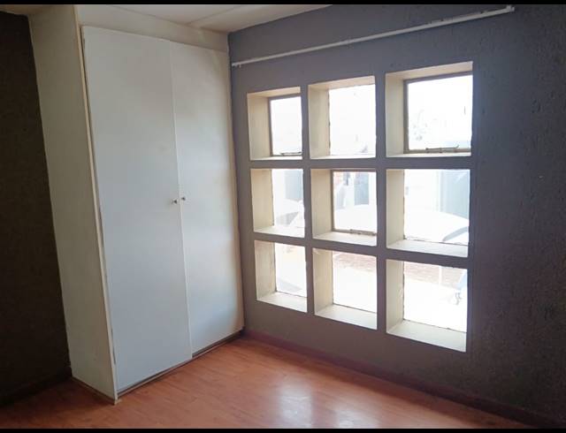 2 BEDROOM TOWNHOUSE FOR SALE IN MULBARTON